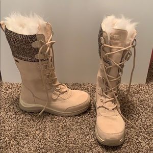 UGG Atlason Frill boots size 6!